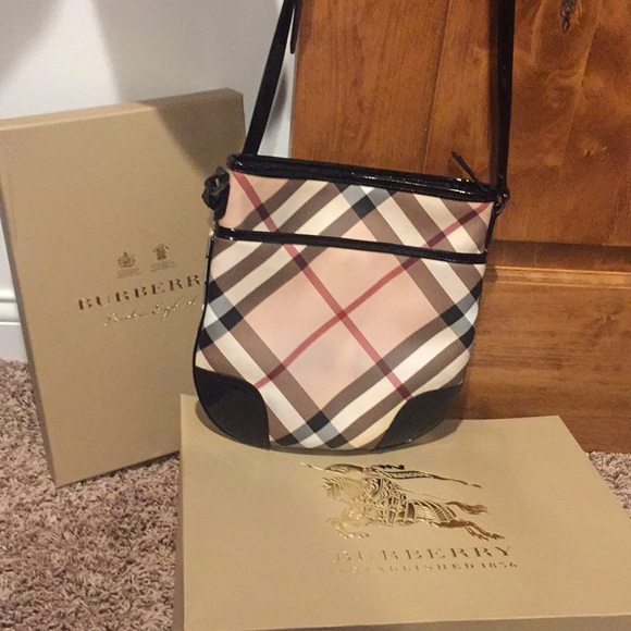 Burberry Handbags - Burberry nova crossbody bag